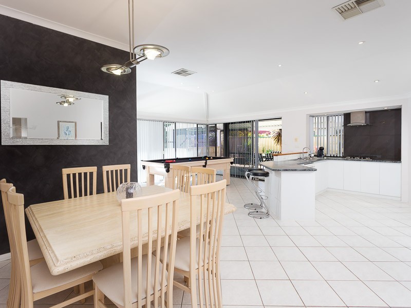 6 Okehampton Road, Warnbro WA 6169