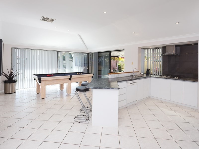 6 Okehampton Road, Warnbro WA 6169