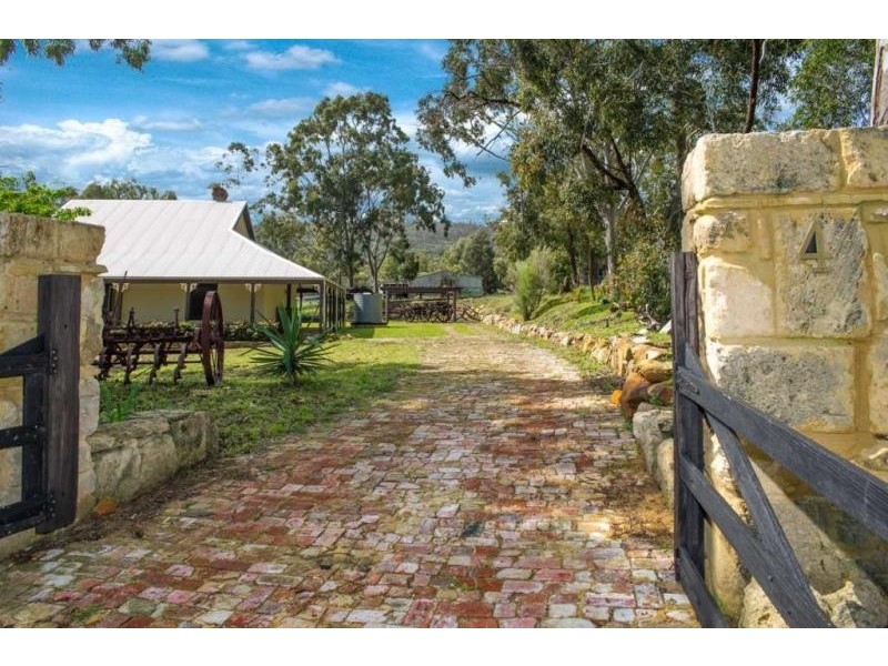 4 Homestead Place, Byford WA 6122