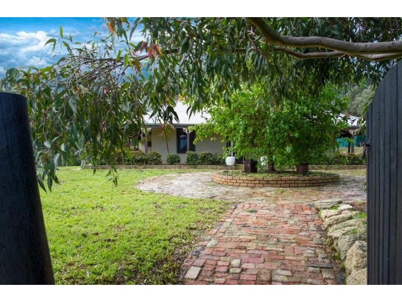 4 Homestead Place, Byford WA 6122