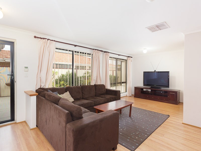 10 Acorn Place, South Lake WA 6164