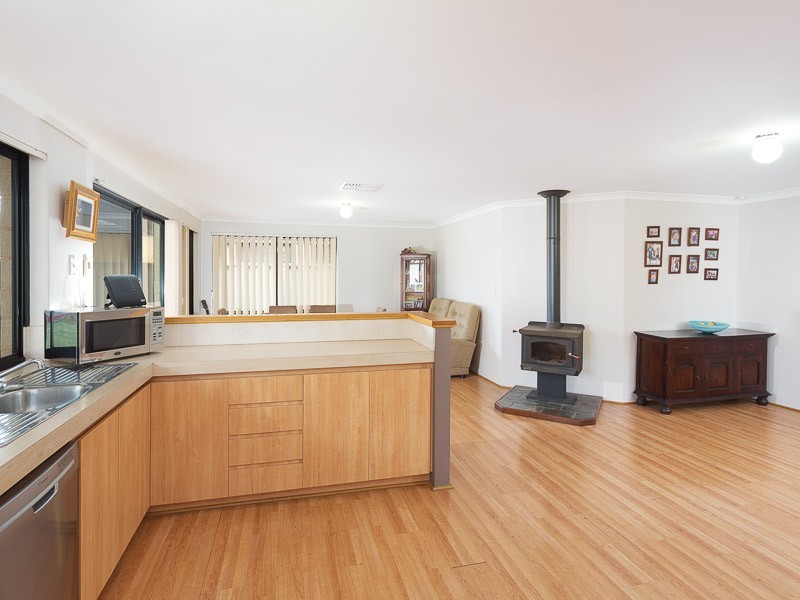 10 Acorn Place, South Lake WA 6164