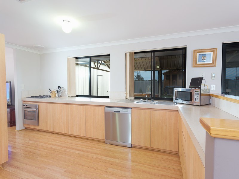 10 Acorn Place, South Lake WA 6164