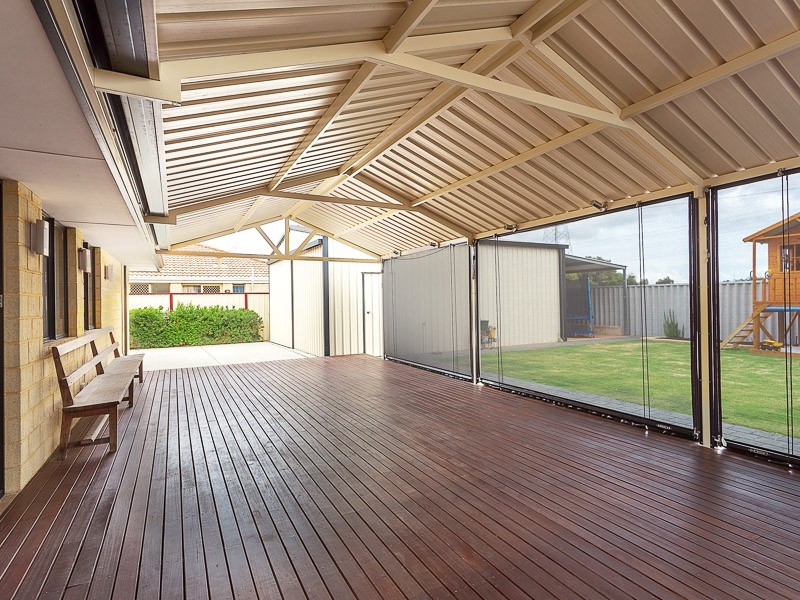 10 Acorn Place, South Lake WA 6164