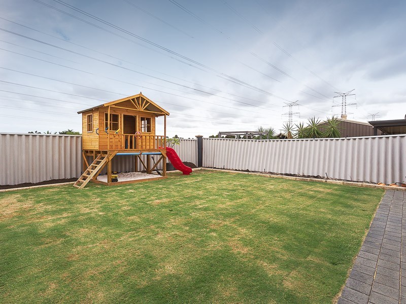 10 Acorn Place, South Lake WA 6164