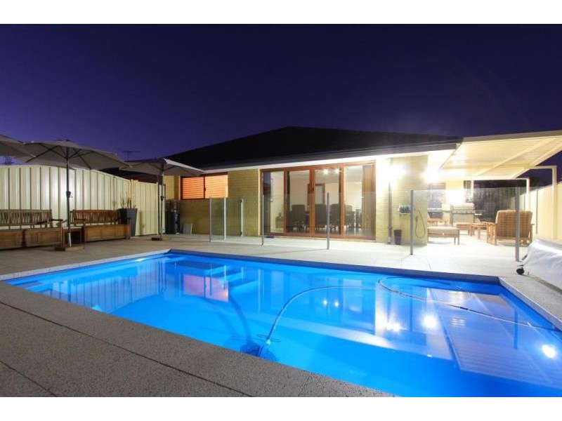 5 Montgomery Drive, Success WA 6164