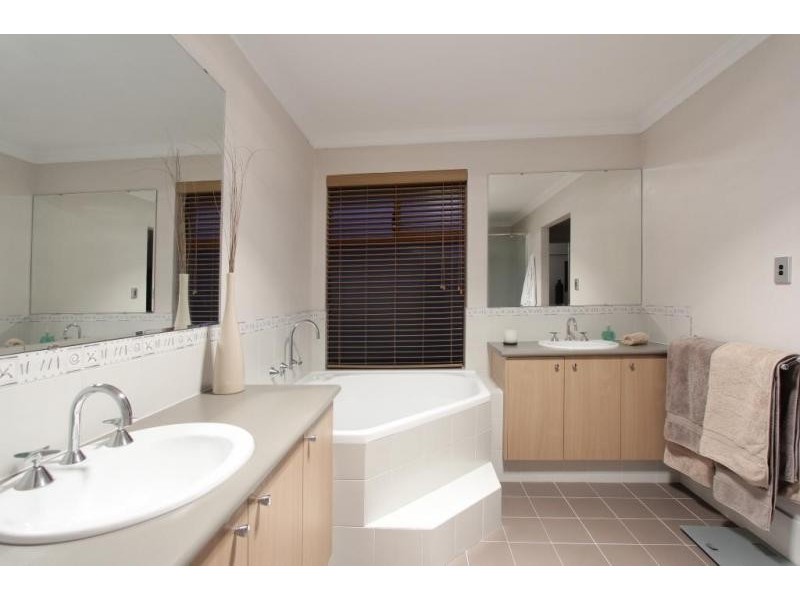 5 Montgomery Drive, Success WA 6164