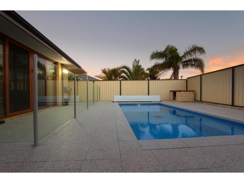 5 Montgomery Drive, Success WA 6164