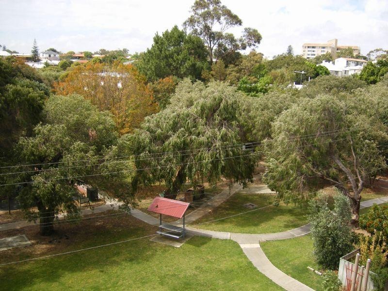 51/4 Dover Court, Mosman Park WA 6012