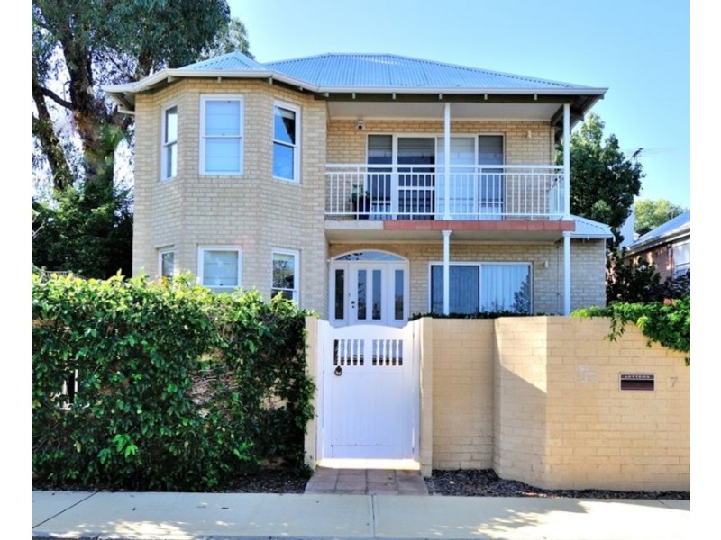 17 Franklin Street, Swanbourne WA 6010