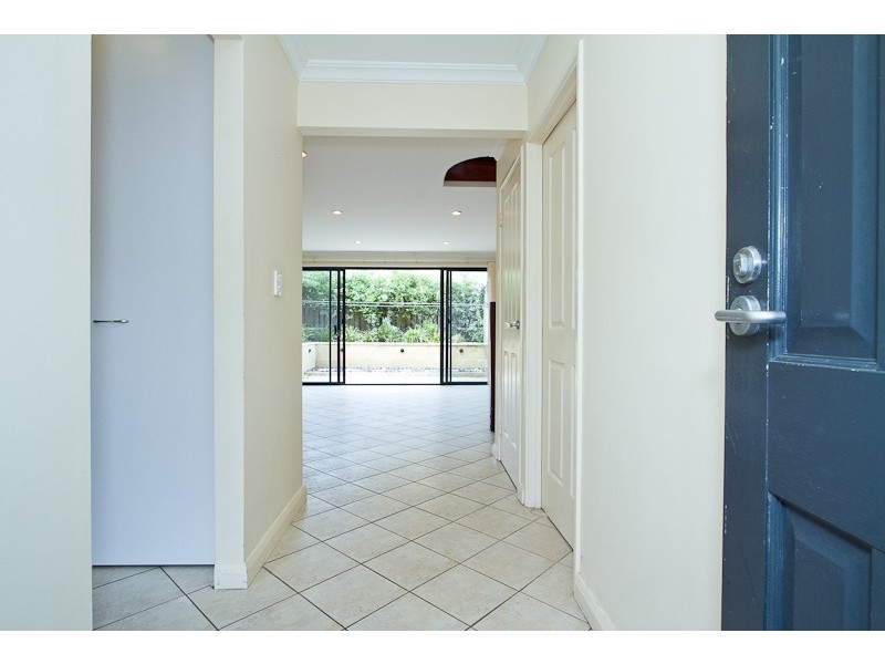 4/98 Stirling Highway, North Fremantle WA 6159