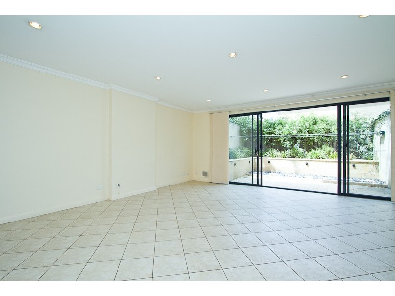 4/98 Stirling Highway, North Fremantle WA 6159