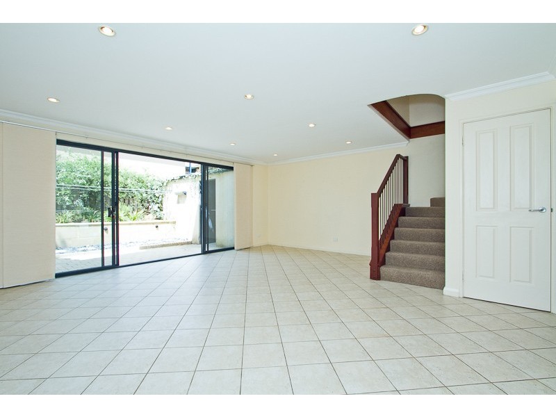 4/98 Stirling Highway, North Fremantle WA 6159