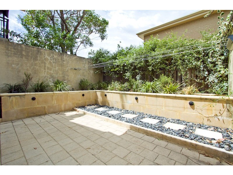 4/98 Stirling Highway, North Fremantle WA 6159