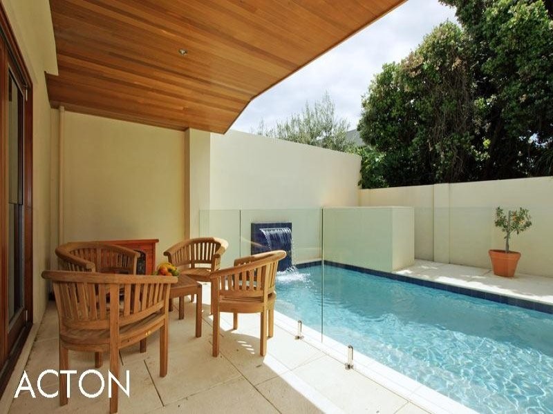 16 Reginald Street, Cottesloe WA 6011