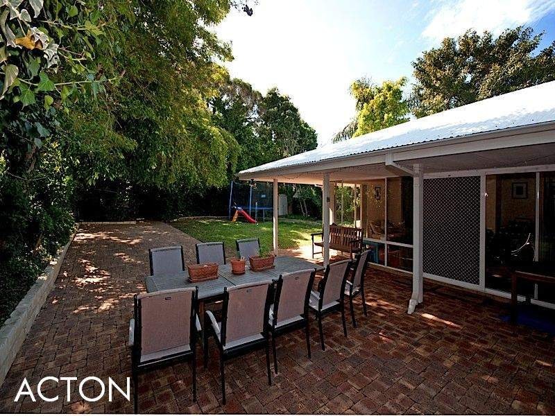 15 Minora Road, Dalkeith WA 6009