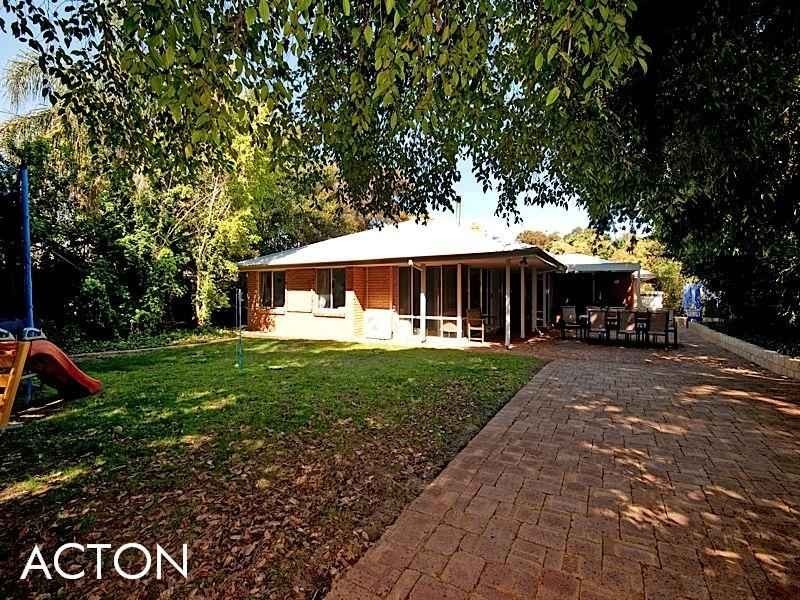 15 Minora Road, Dalkeith WA 6009