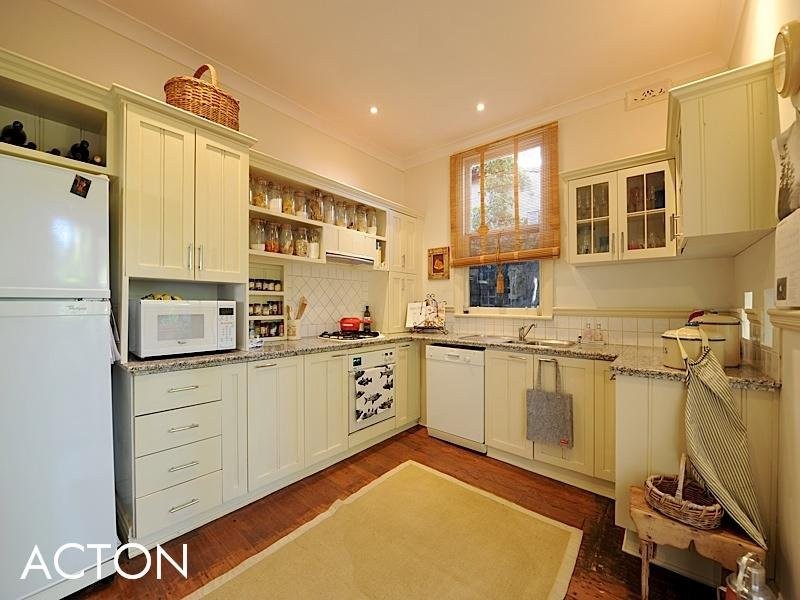 14 Barnfield Road, Claremont WA 6010