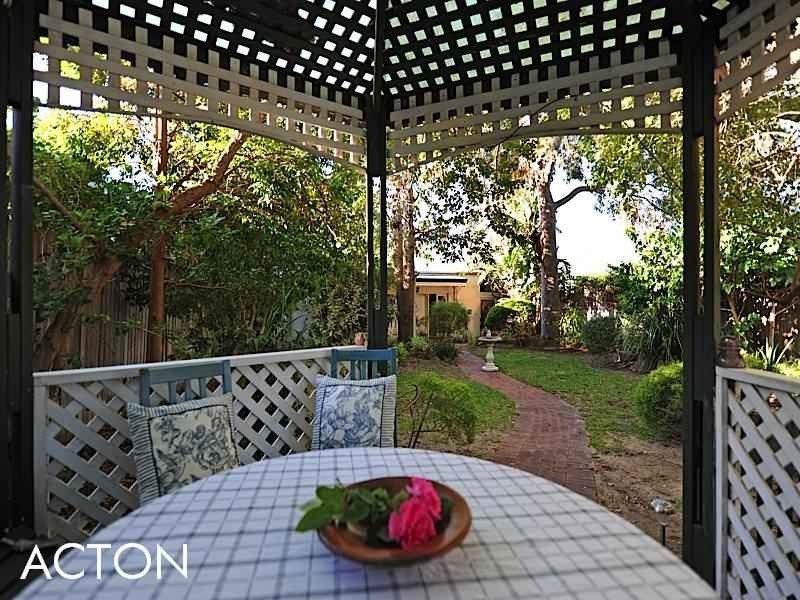 14 Barnfield Road, Claremont WA 6010