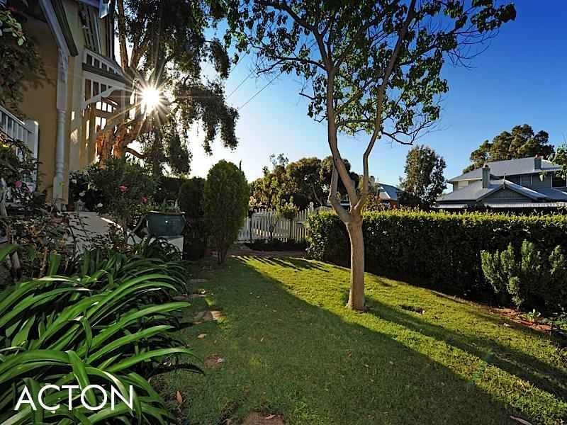 14 Barnfield Road, Claremont WA 6010