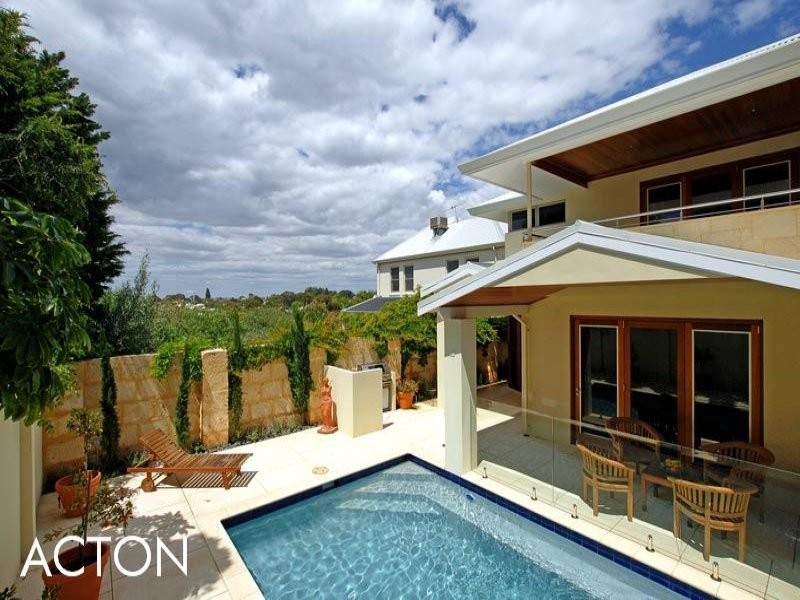 16 Reginald Street, Cottesloe WA 6011