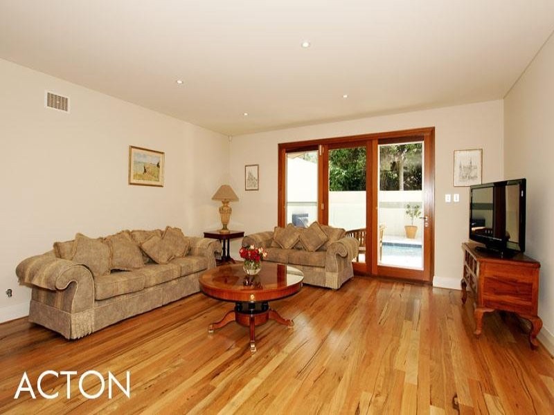 16 Reginald Street, Cottesloe WA 6011