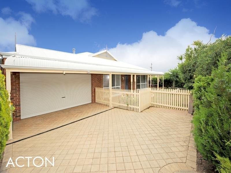 7 McKenna Glen, Mount Claremont WA 6010