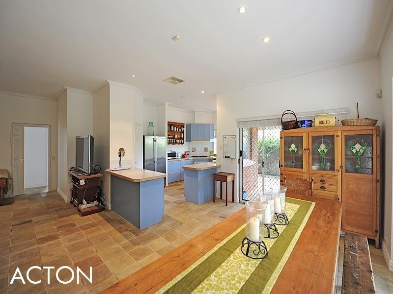7 McKenna Glen, Mount Claremont WA 6010