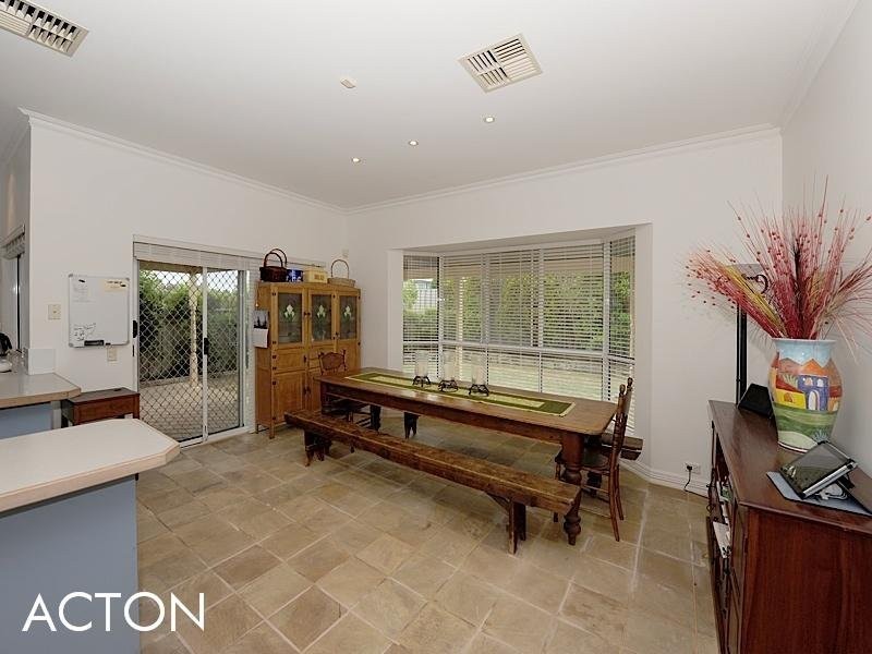7 McKenna Glen, Mount Claremont WA 6010