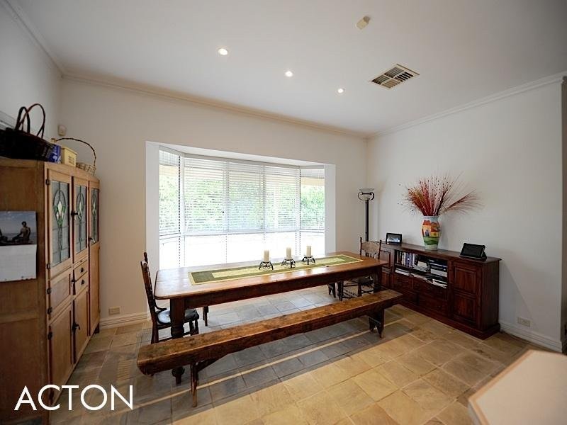 7 McKenna Glen, Mount Claremont WA 6010