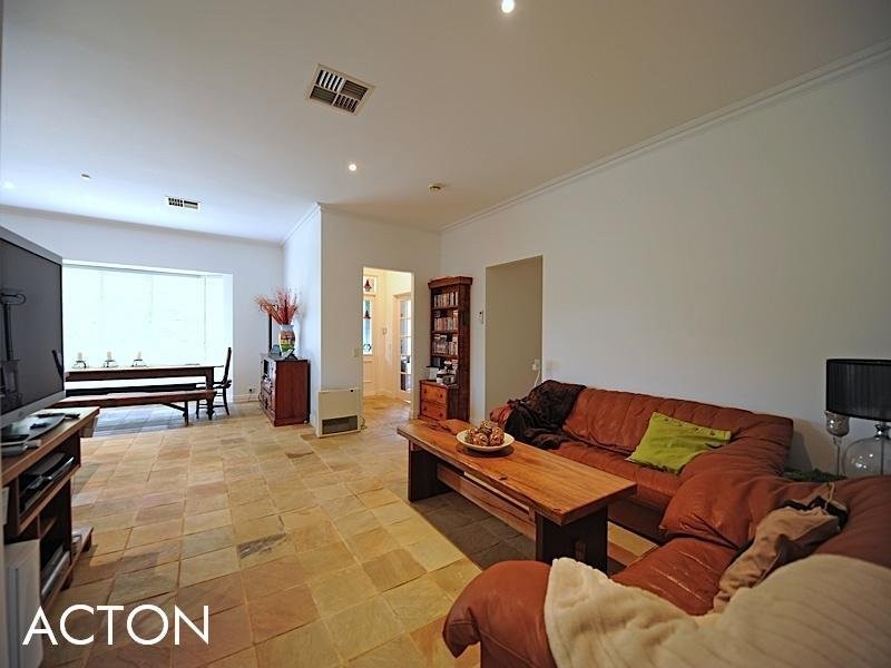 7 McKenna Glen, Mount Claremont WA 6010