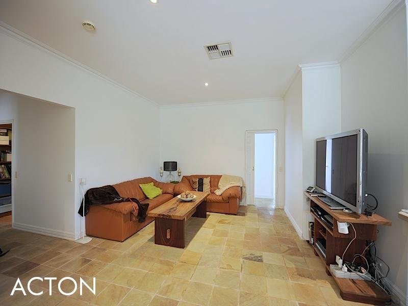 7 McKenna Glen, Mount Claremont WA 6010