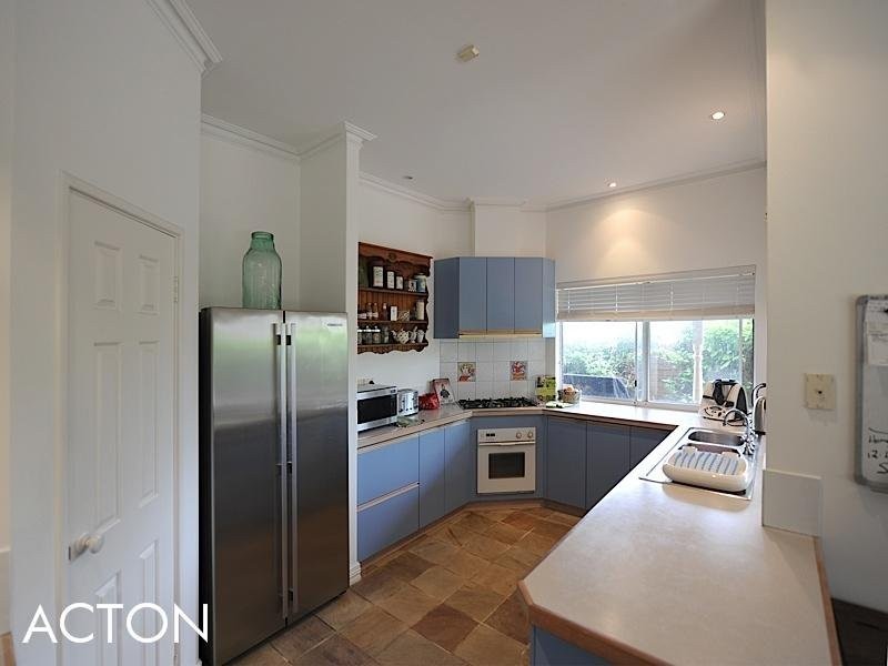 7 McKenna Glen, Mount Claremont WA 6010
