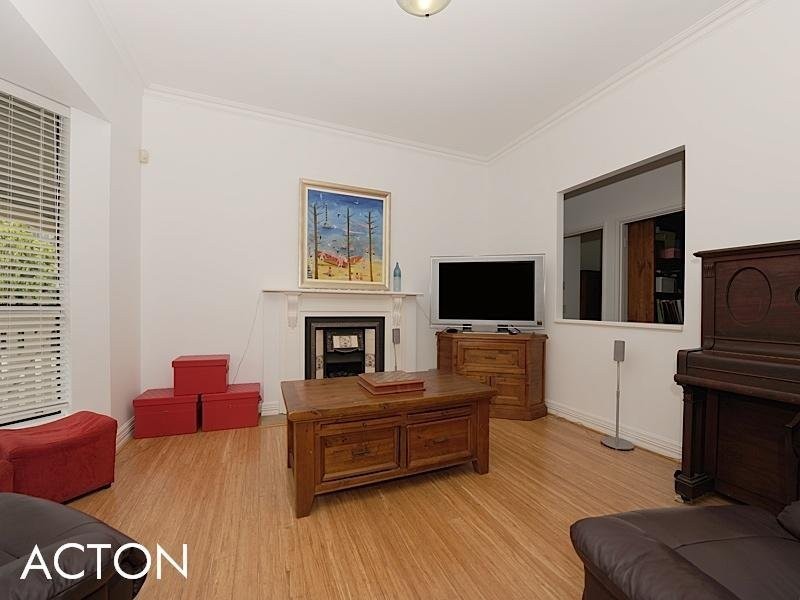 7 McKenna Glen, Mount Claremont WA 6010
