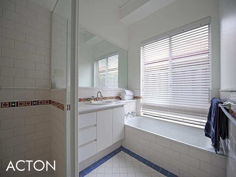 7 McKenna Glen, Mount Claremont WA 6010