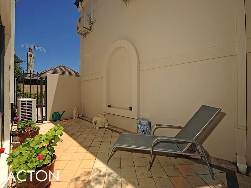 2/24 St Leonards Street, Mosman Park WA 6012