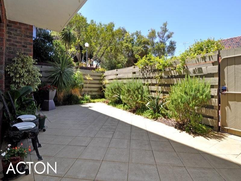 2/6 McNamara Way, Cottesloe WA 6011