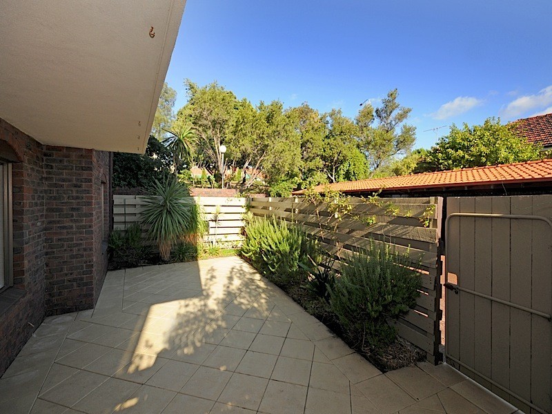 2/6 McNamara Way, Cottesloe WA 6011