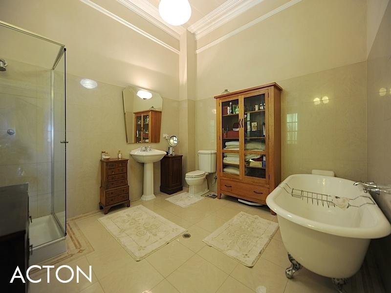 56 Harvest Road, North Fremantle WA 6159