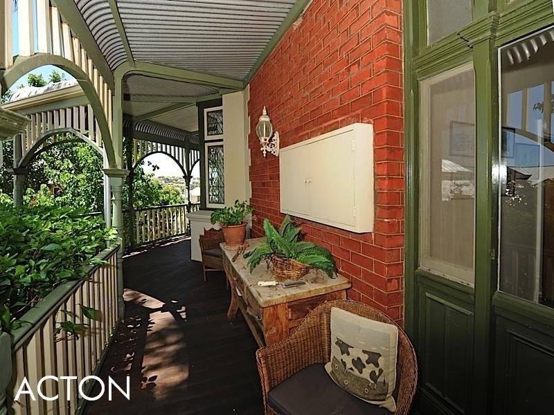 56 Harvest Road, North Fremantle WA 6159