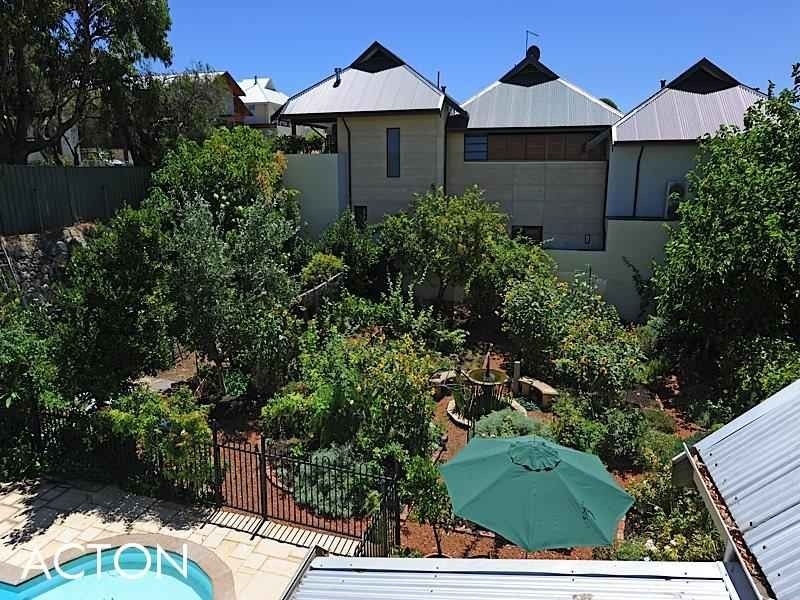 56 Harvest Road, North Fremantle WA 6159