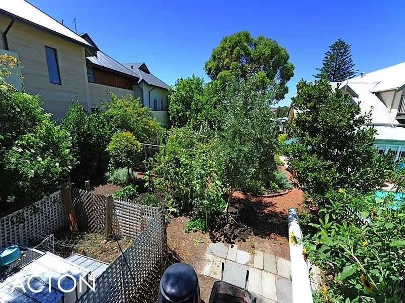 56 Harvest Road, North Fremantle WA 6159