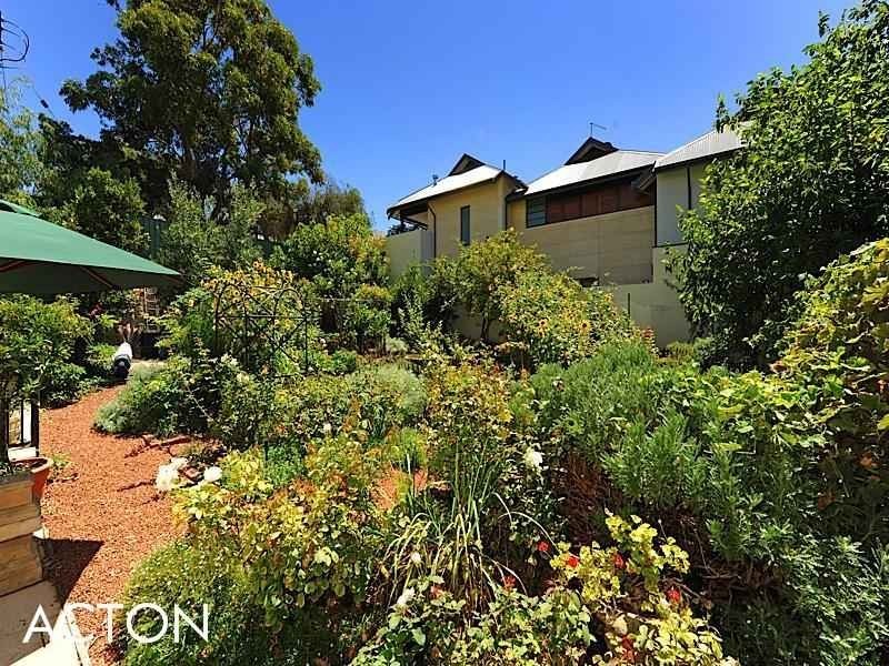 56 Harvest Road, North Fremantle WA 6159