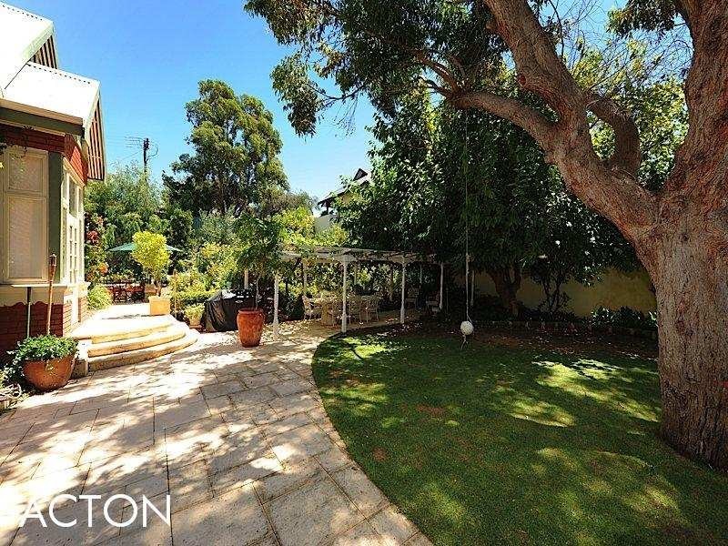 56 Harvest Road, North Fremantle WA 6159