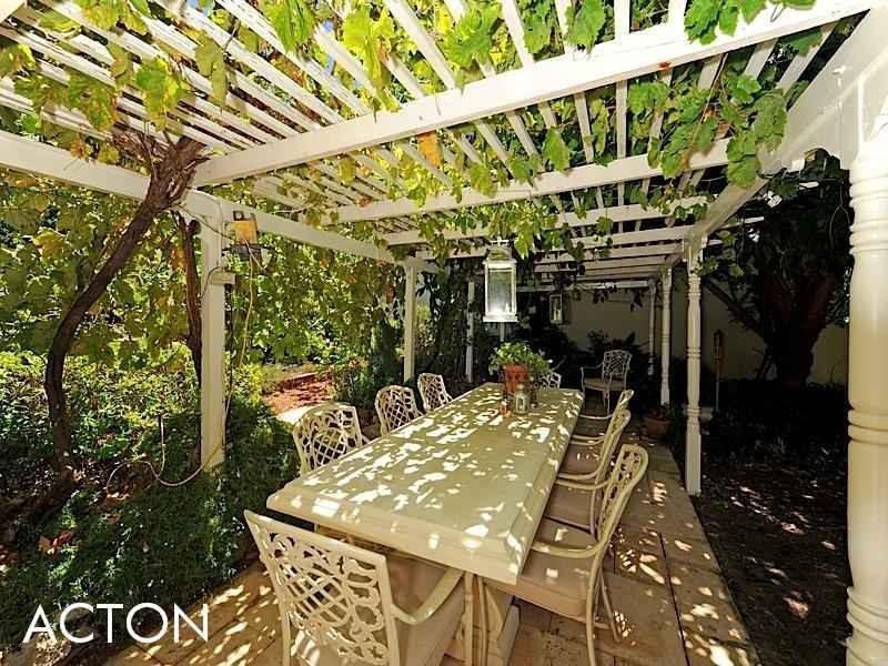 56 Harvest Road, North Fremantle WA 6159