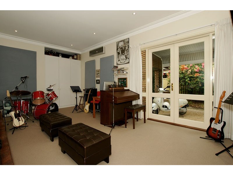 16 Wood Street, Swanbourne WA 6010