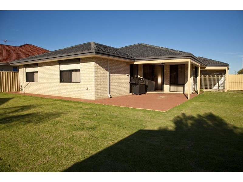 6 Levis Drive, Canning Vale WA 6155