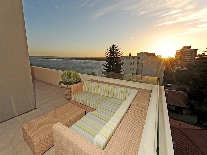 15/8 Mounts Bay Road, Crawley WA 6009