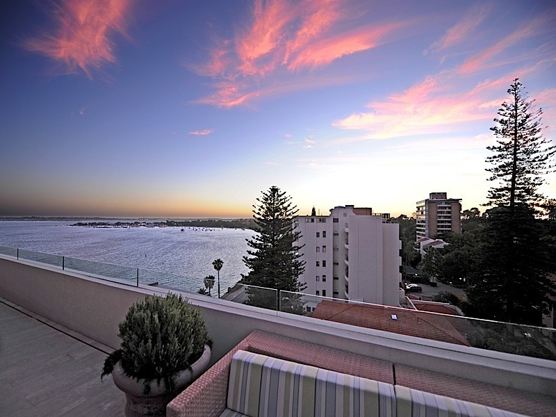 15/8 Mounts Bay Road, Crawley WA 6009