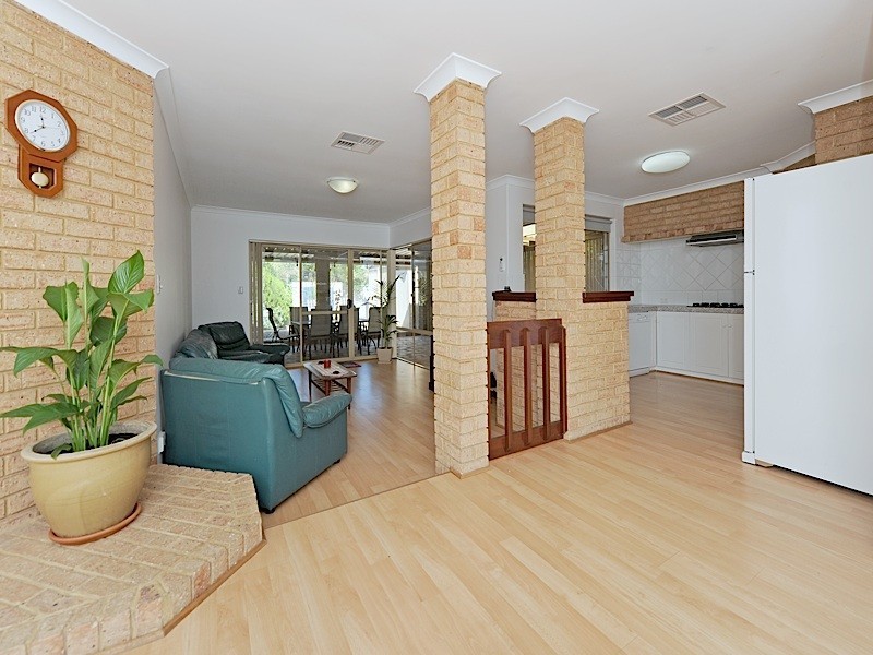 9 Delphi Place, Coogee WA 6166